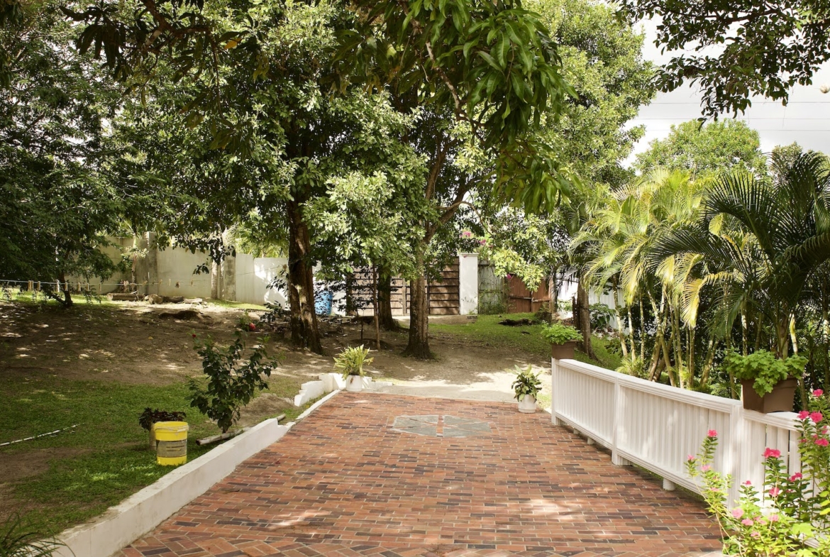 Patio of Home for sale in Herelle Estate, Laborie