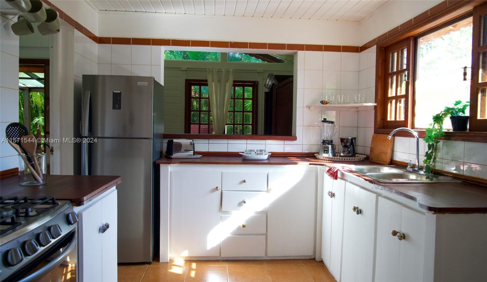 Kitchen of Home with large Jacuzzi