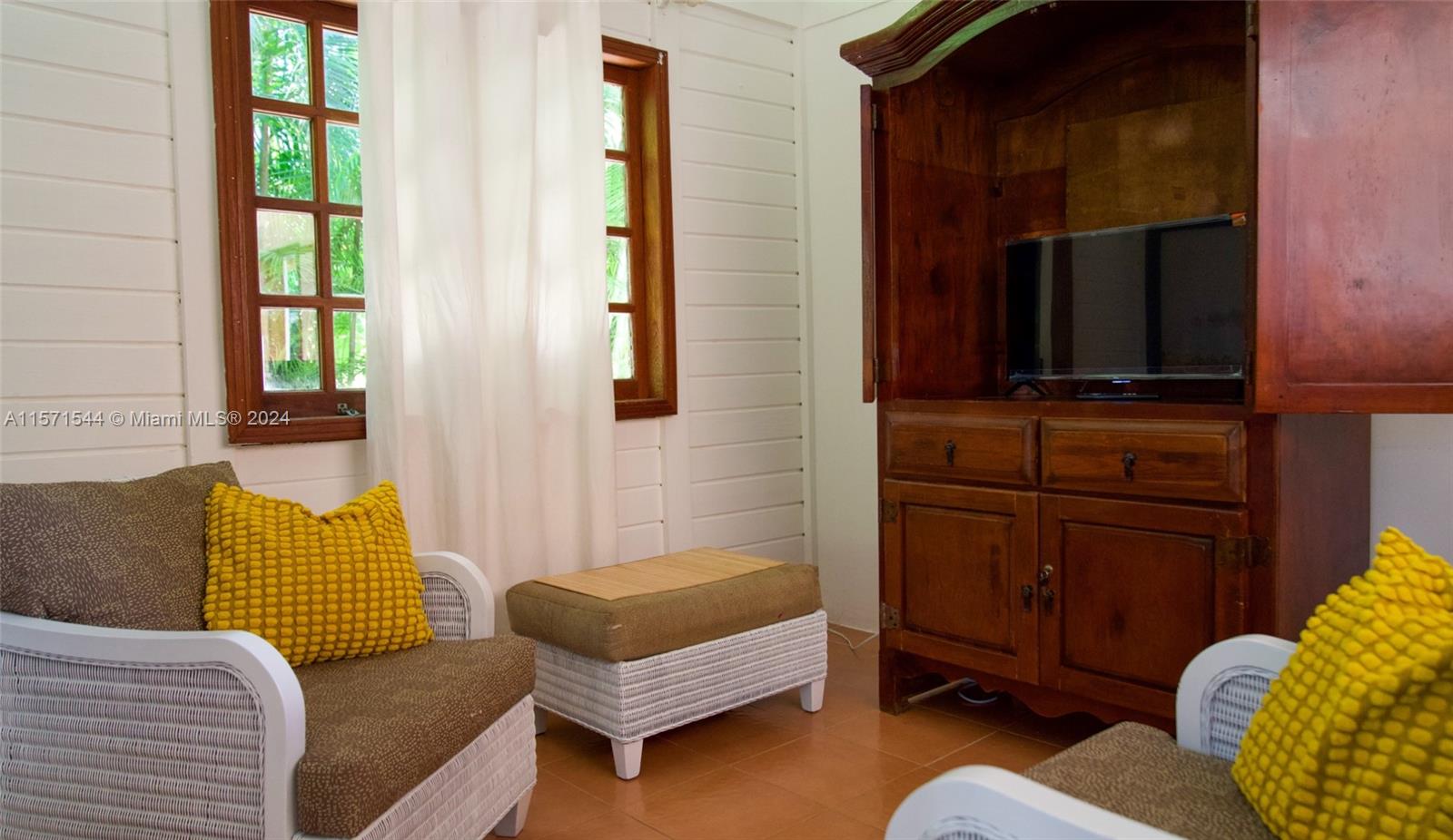 Livingroom of Home with large Jacuzzi